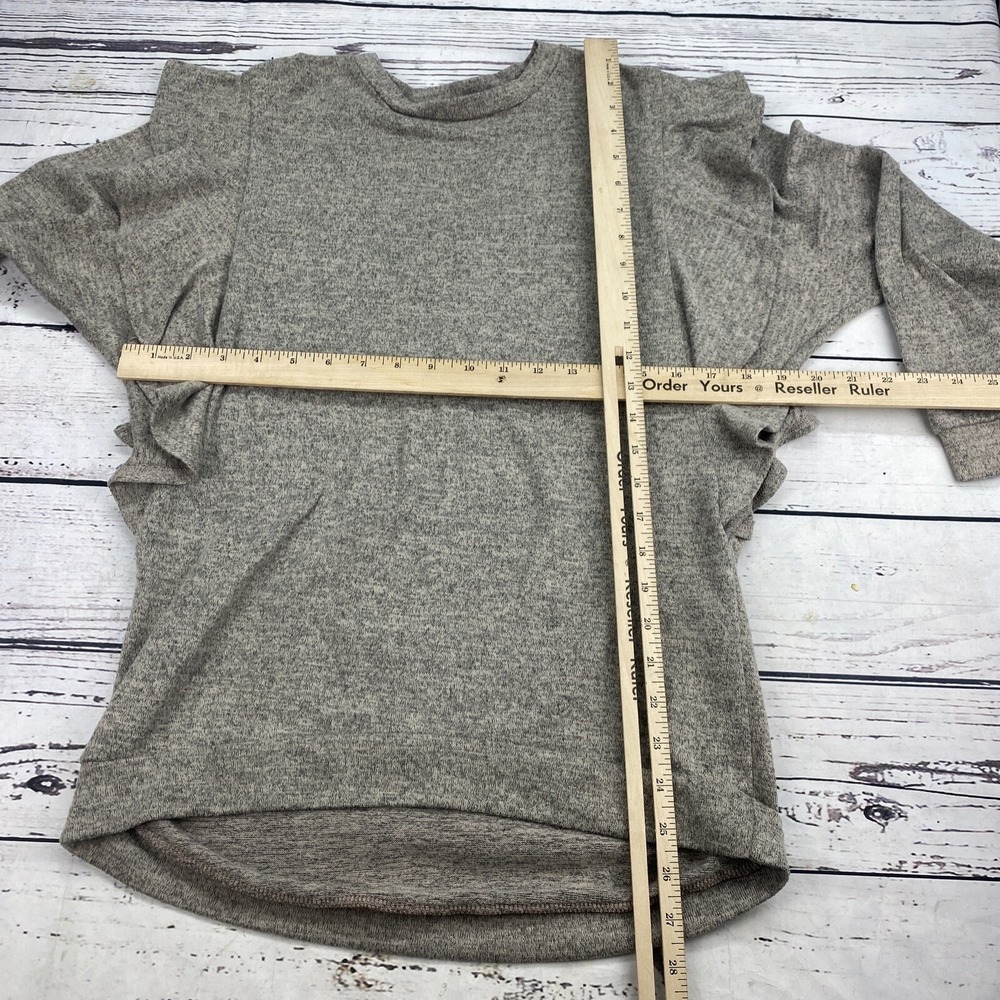 Gray Ruffled Shoulder Long Sleeve Top Knit Sweater Shirt Pullover Women's Large - Picture 5 of 6